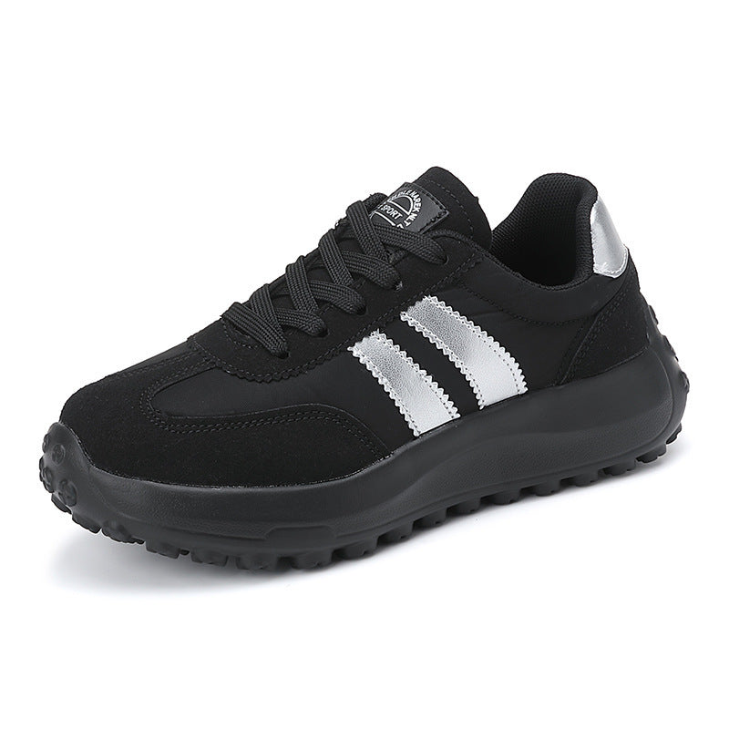 Damen nan retroorientierter City-Sneaker mit grobstolliger Laufsohle, gepolstertem Komfortfußbett und Wildlederbesatz EB