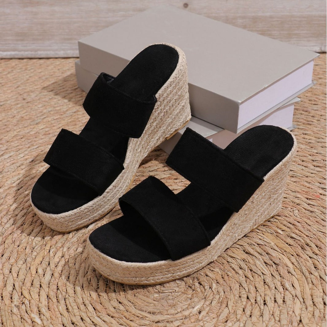 Damen Plattform-Pantoletten mit breiten Riemen und rutschfester Sohle EB