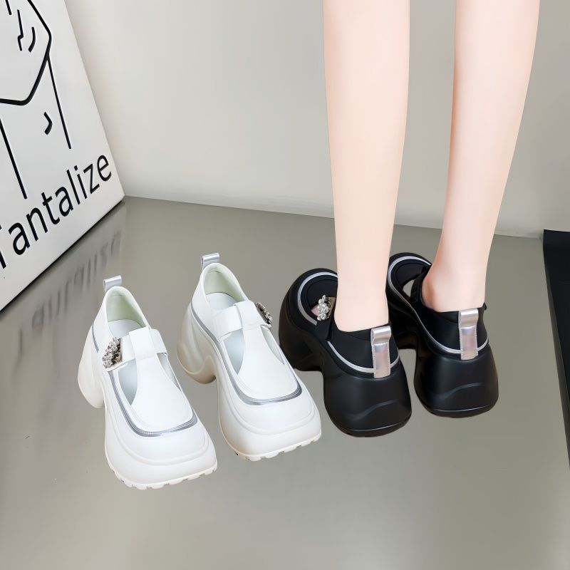 Damen modische Clogs mit auffälligem Absatz und Schmuckdetails EB