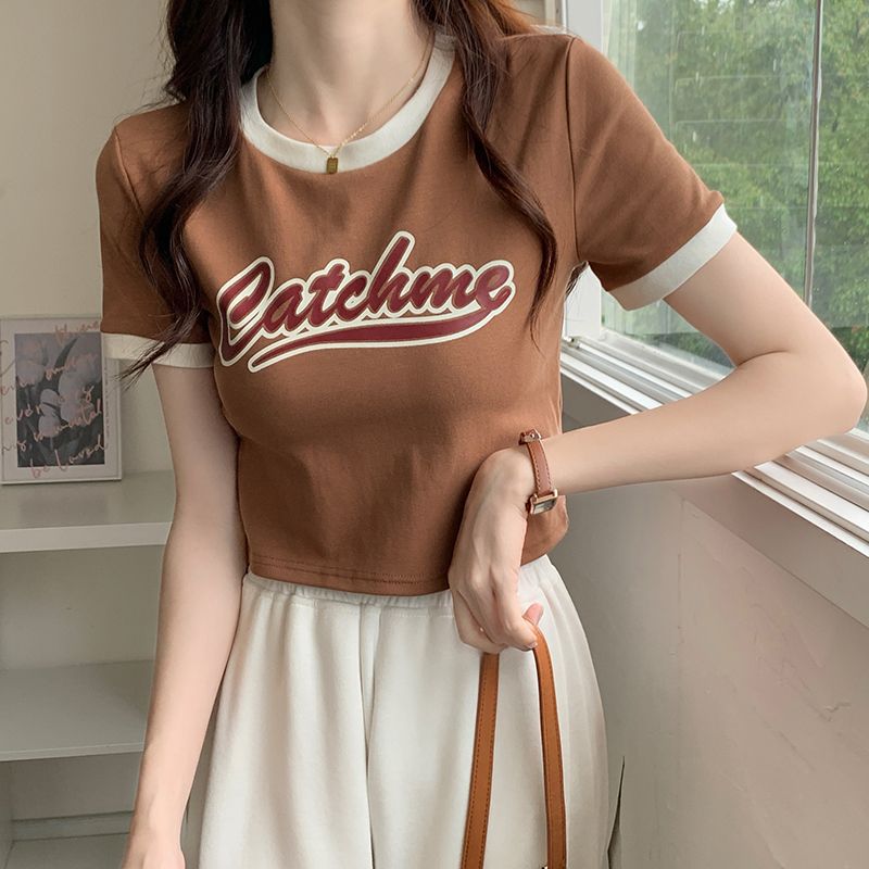 Damen lässiges Crop-Top mit kontrastierenden Ärmeln und kreativem Schriftzug EB