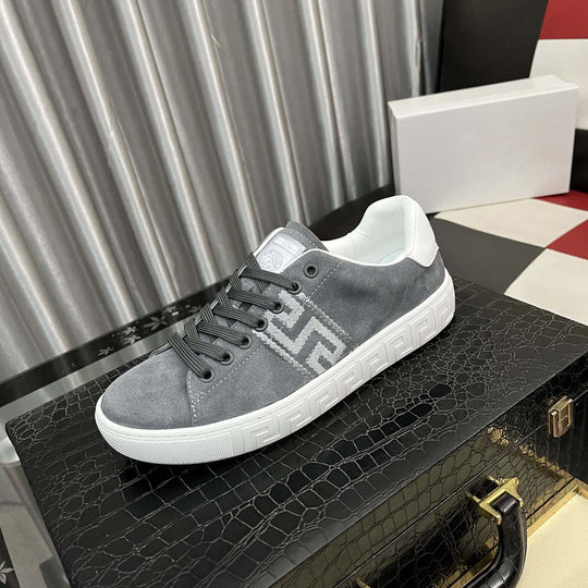 Damen Sneakers mit modischem Logo-Detail und rutschfester Laufsohle EB