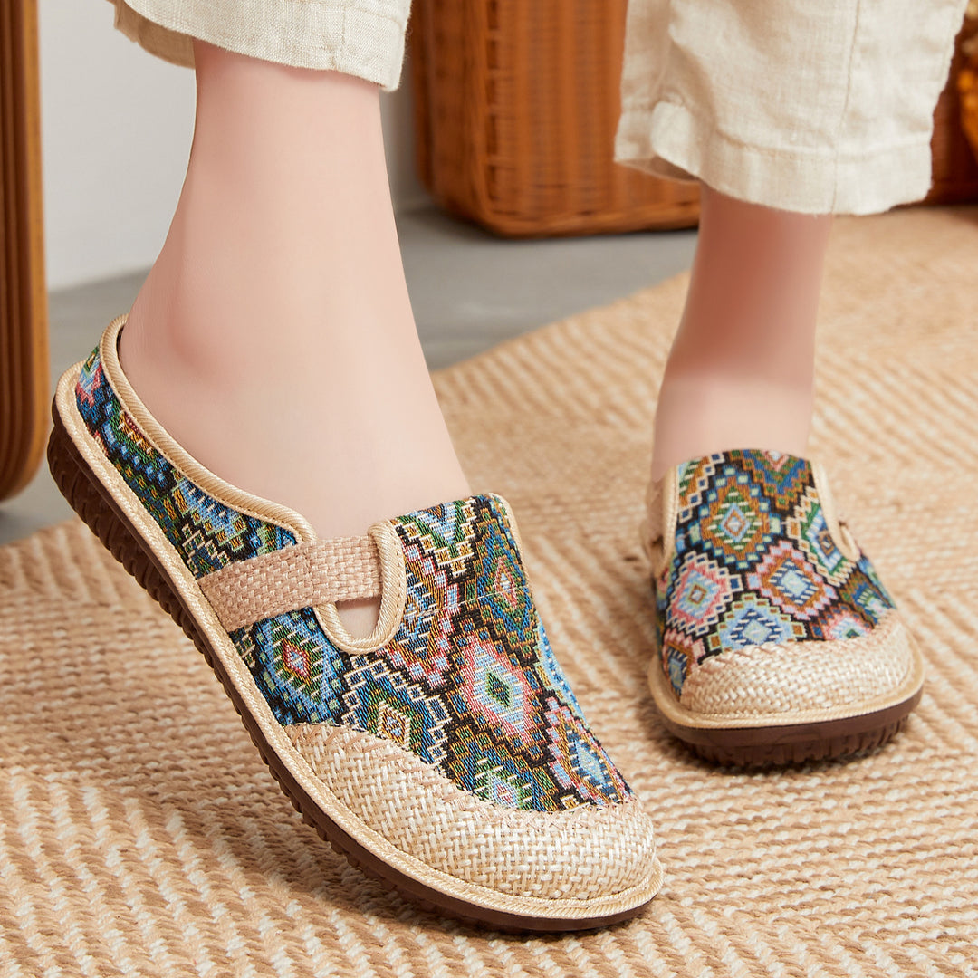 Damen Komfortable Slip-On Clogs mit buntem Muster und flexiblem Riemen EB