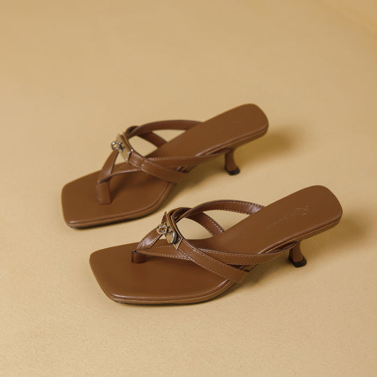 Damen elegante Riemchen-Sandaletten mit niedrigen Blockabsatz und stilvollen Details EB