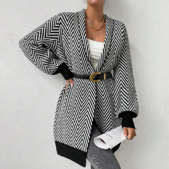 Damen langärmlige Strickjacke im modernen Chevron-Design EB
