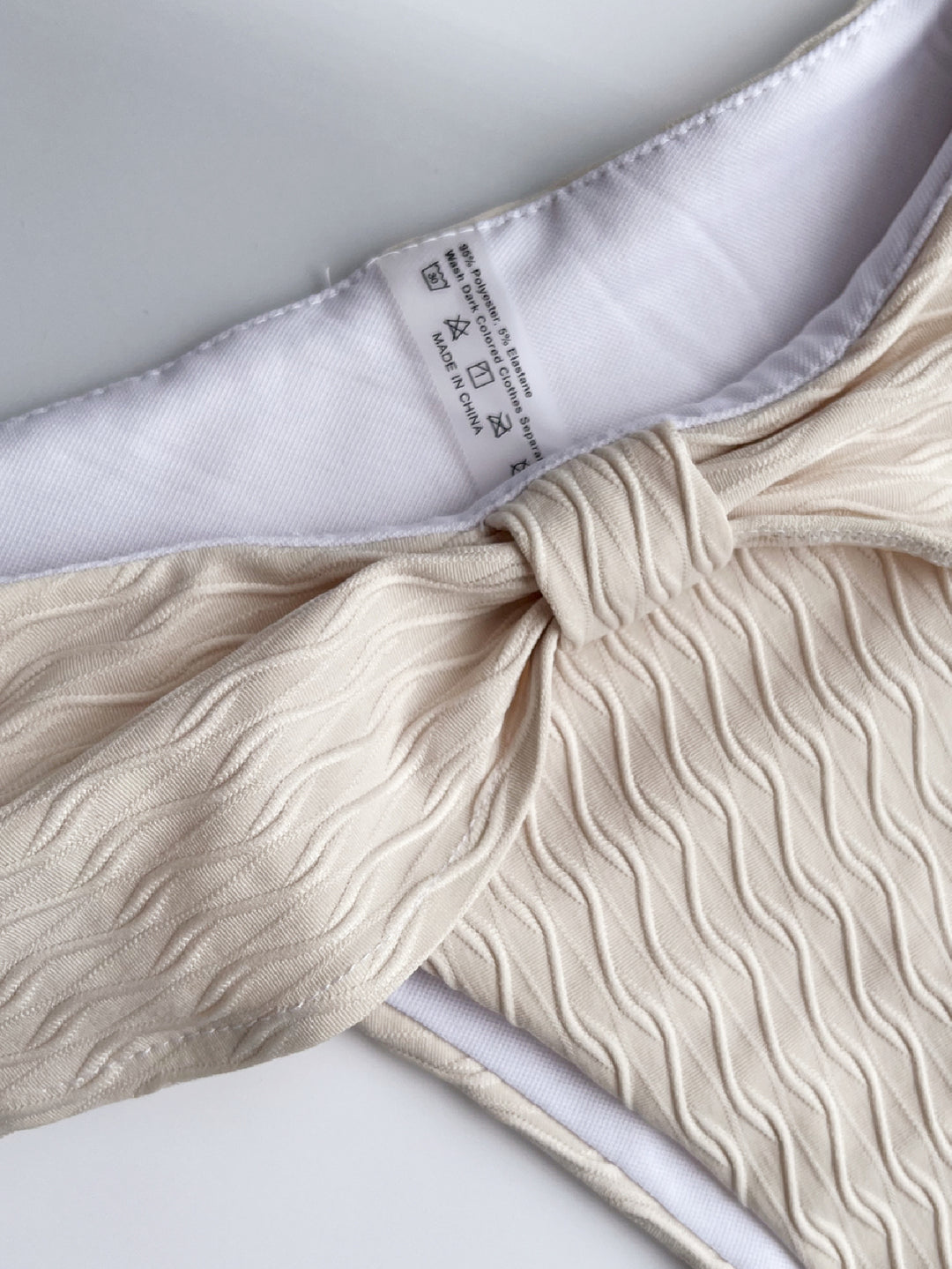 Damen Bandeau-Bikini mit raffinierten Rüschen EB