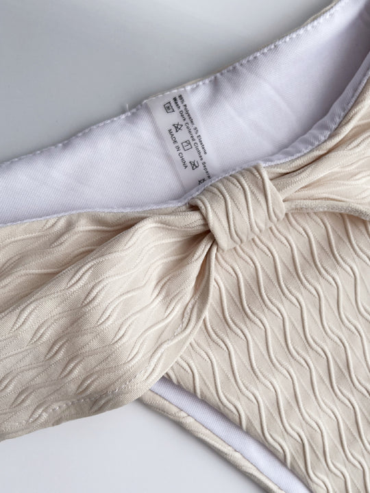 Damen Bandeau-Bikini mit raffinierten Rüschen EB