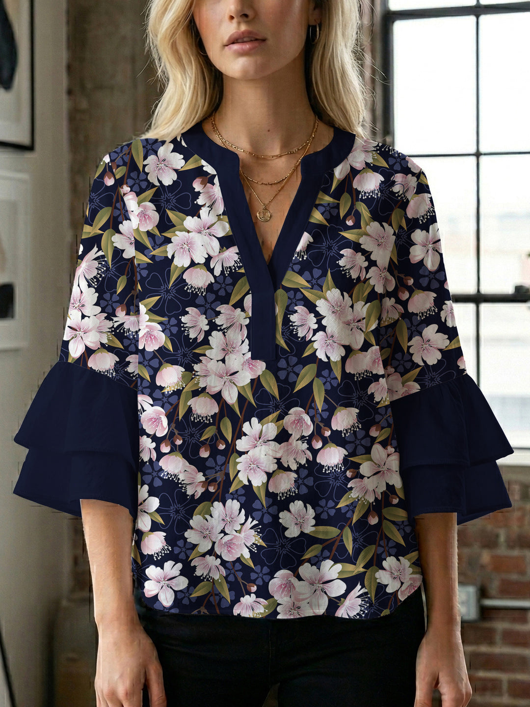 Damen Bluse mit voluminösen Ärmeln und floralem Design EB