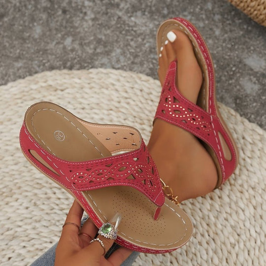 Damen Komfortable Zehentrenner-Sandalen mit floralem Schnitt EB