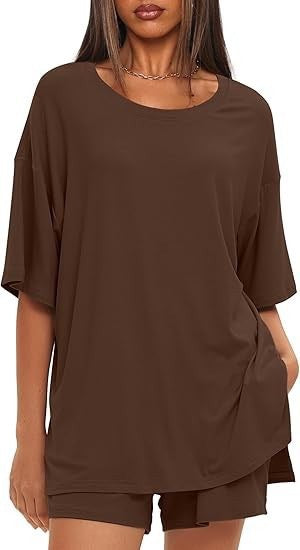 Damen Oversize T-Shirt mit lässigem Schnitt und seitlichen Schlitzen EB
