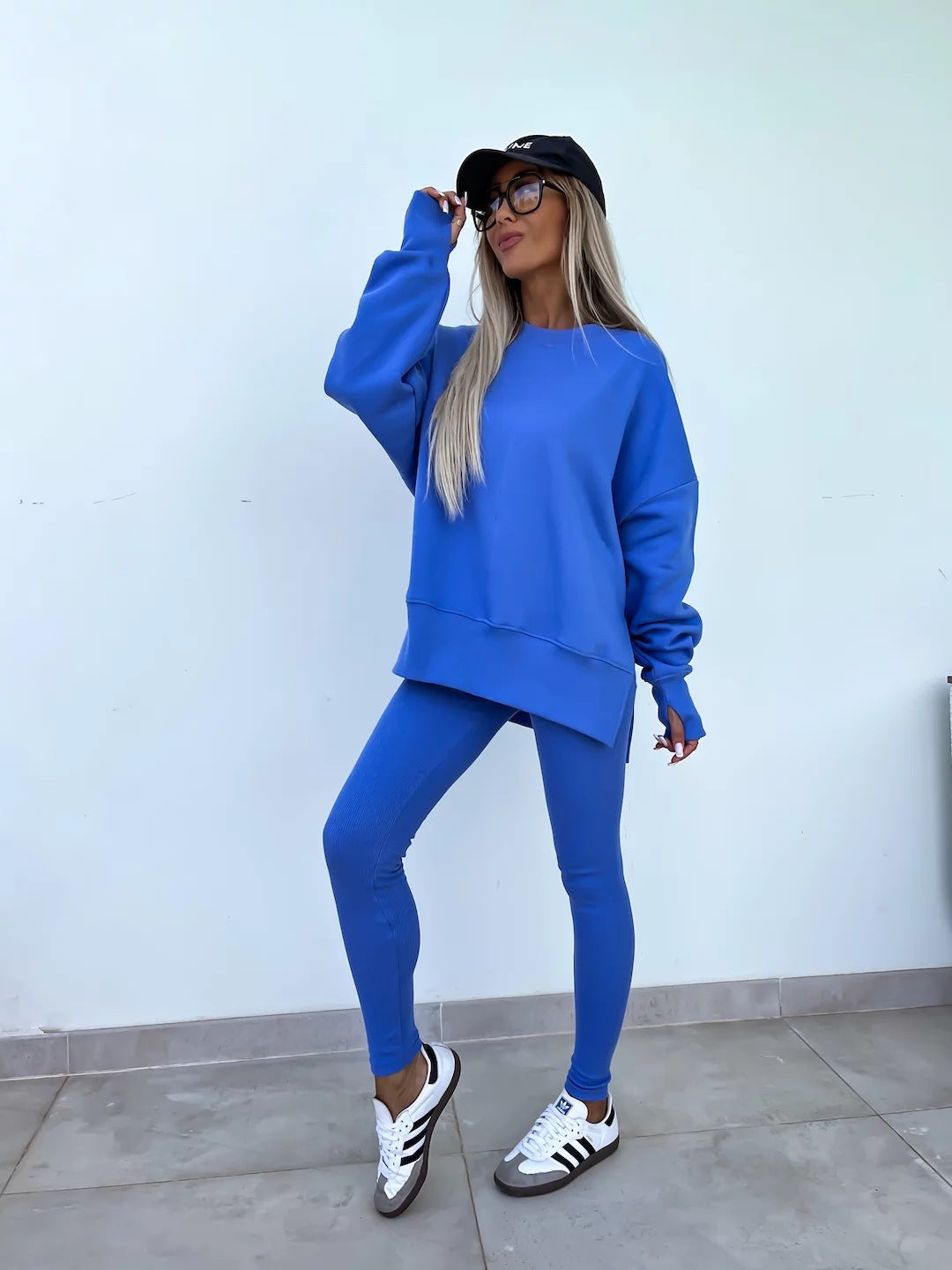 Damen komfortables Oversize-Lounge-Set mit langem Sweatshirt, gerippten High-Waist-Leggings und verlängerten Bündchen EB