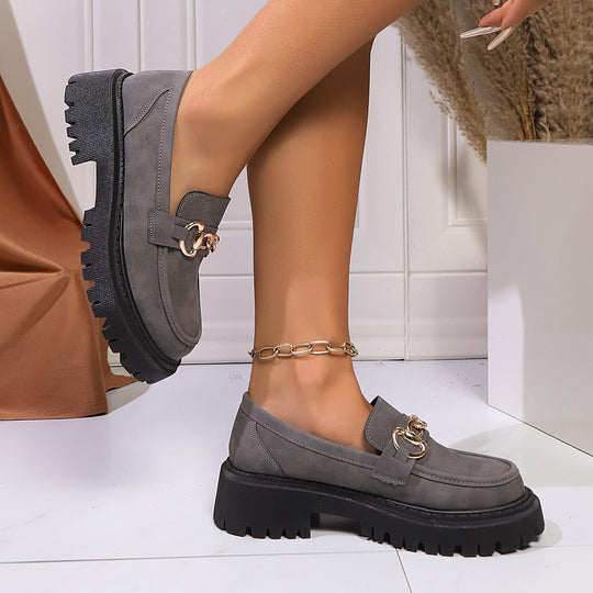Damen modische Mokassins mit robustem Profil und stilvollem Ketten-Detail EB