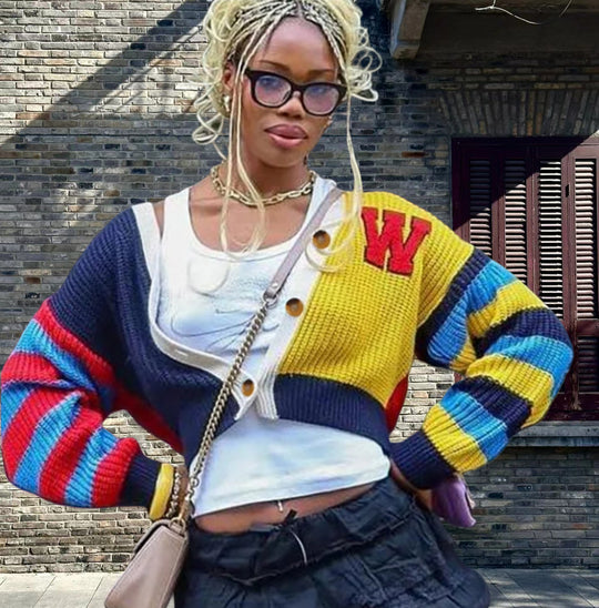 Damen Gemusterter Strickjacke mit Knopfdetails und weiten Ärmeln EB