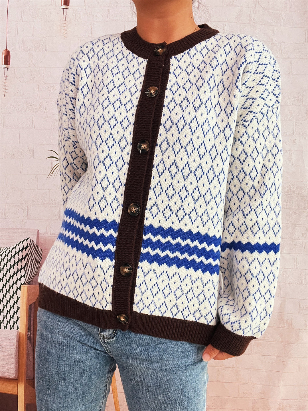 Damen Strickjacke mit vielseitigem Muster und eleganten Knopfdetails EB