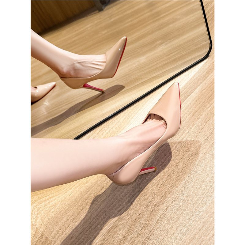 Damen Stiletto Pumps aus glänzendem Kunstleder EB