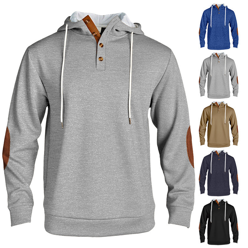 Herren nan Kapuzenpullover im puristischen Freizeitstil mit Henley-Knopfleiste, kontrastierter Kapuzeninnenseite und Ellenbogenaufnähern EB