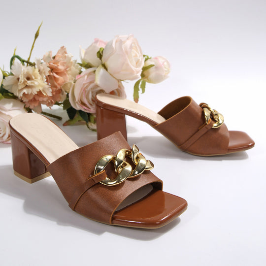 Damen offene Mules mit goldener Kettenapplikation und elegantem Blockabsatz EB