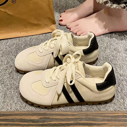 Damen Retro-inspirierte Wildledersneaker mit sportlichem Profil EB