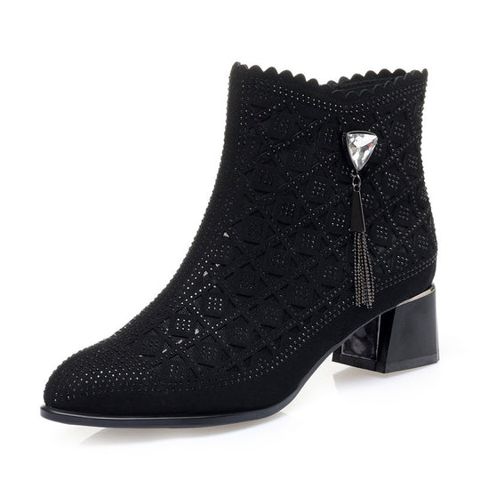Damen Stiefeletten mit elegantem Lochdesign und raffiniertem Schmuckdetail EB