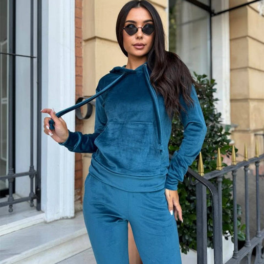 Damen weiches Velours-Lounge-Set mit Kapuzenpullover und tapered Jogginghose Eichborn Berlin