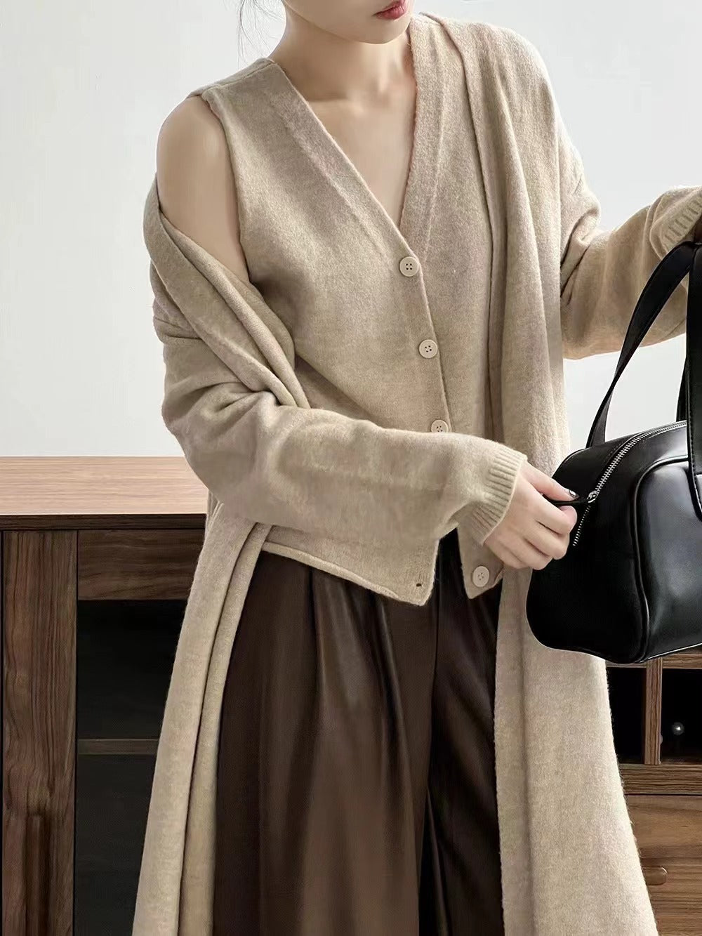 Damen Gemütliche Strickjacke mit offenem Schnitt und dekorativem Knopf EB