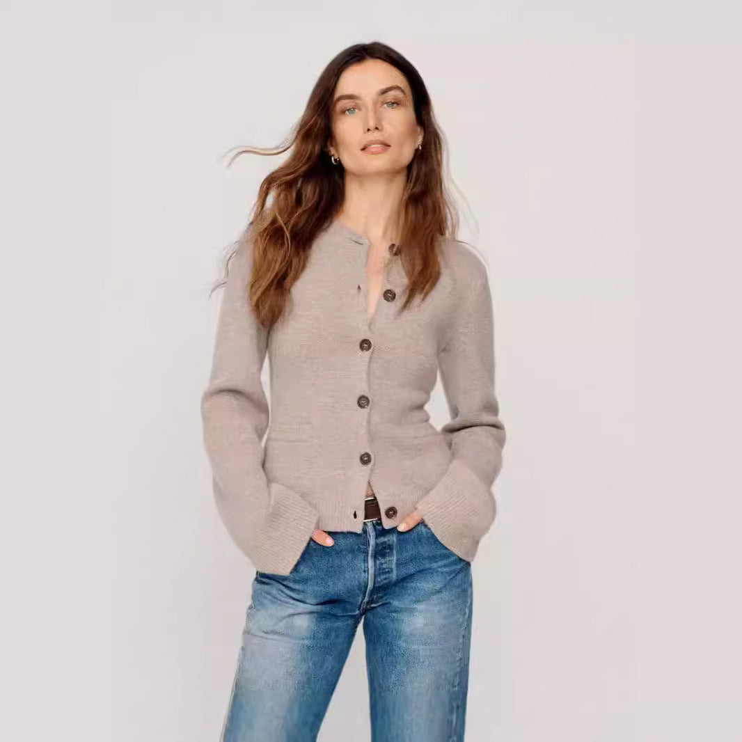 Damen elegante Strickjacke mit Knopfdetails und praktischen Taschen EB