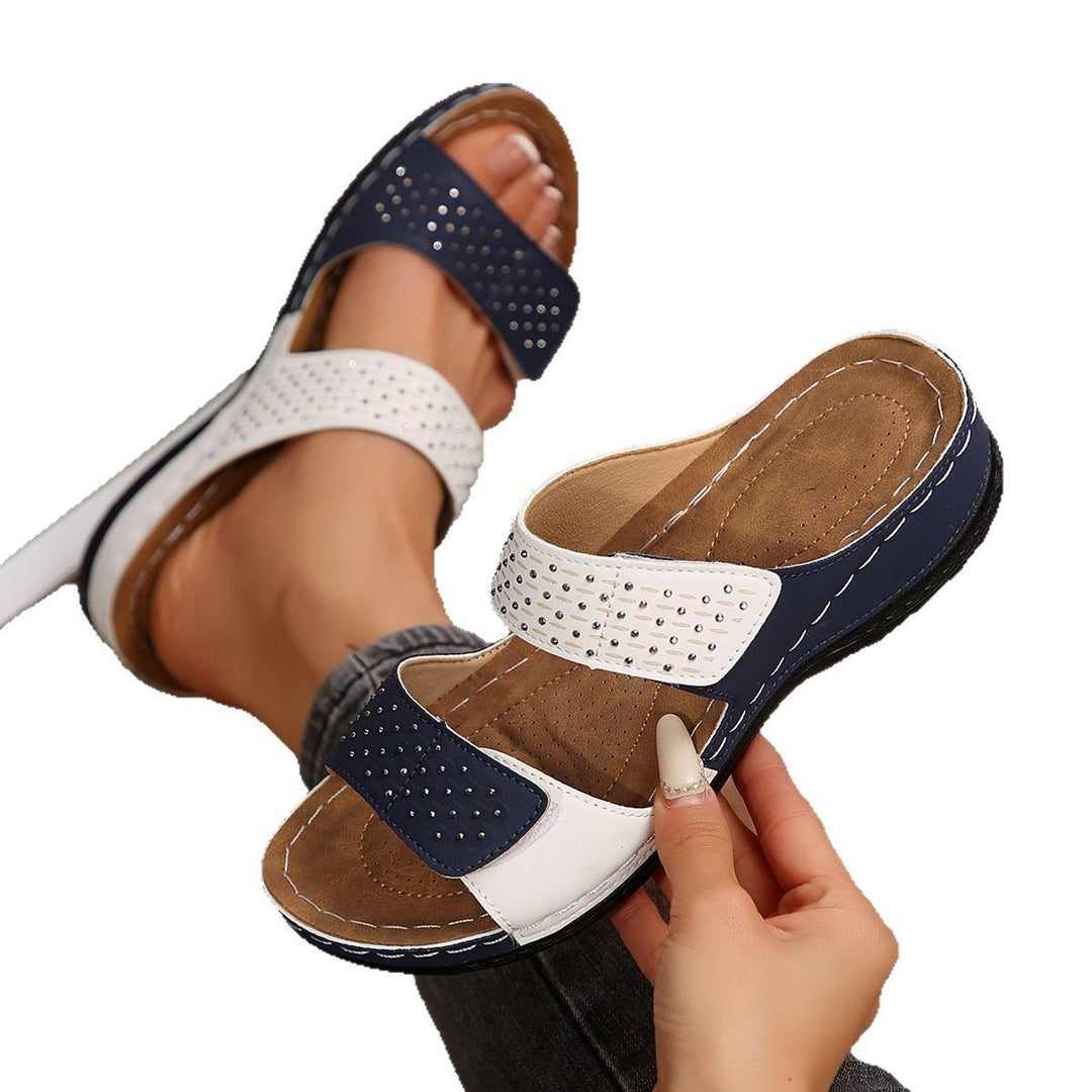 Damen Komfortable Sandalen mit dekorativen Strassdetails und anatomischem Fußbett EB
