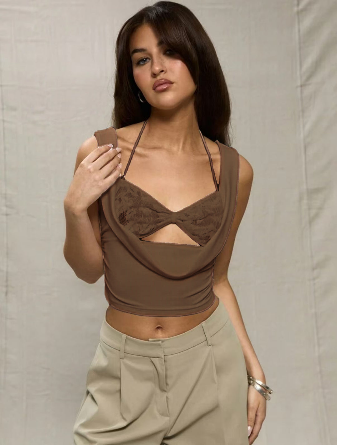 Damen Crop-Top mit verführerischen Cut-Outs und zartem Spitzeneinsatz EB