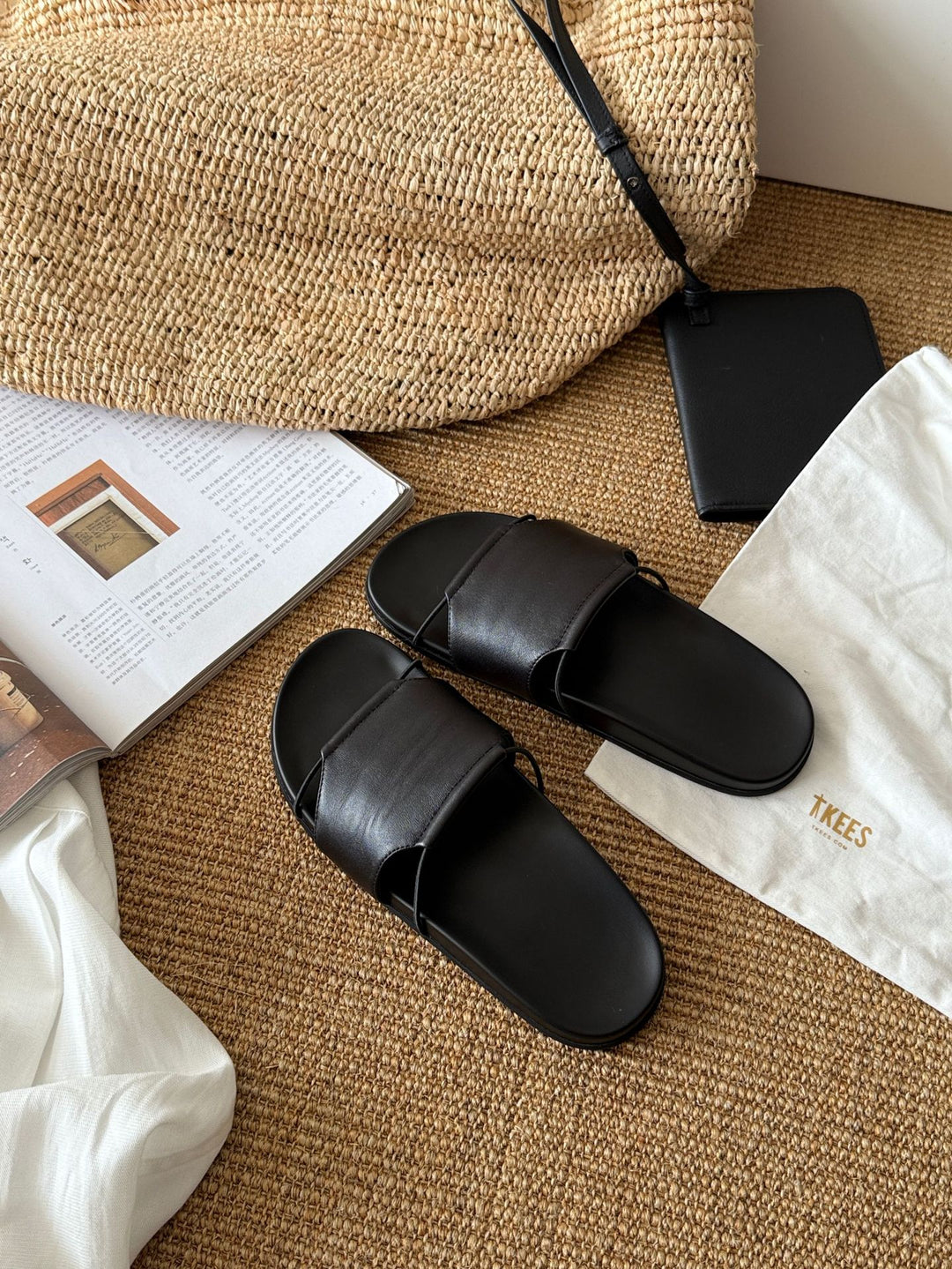 Damen Komfortable Zehentrenner-Sandalen im minimalistischen Design mit doppeltem Riemen EB