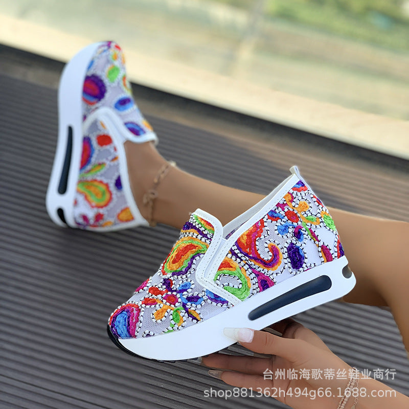 Damen modische Slip-On Sneakers mit buntem Stickdesign EB