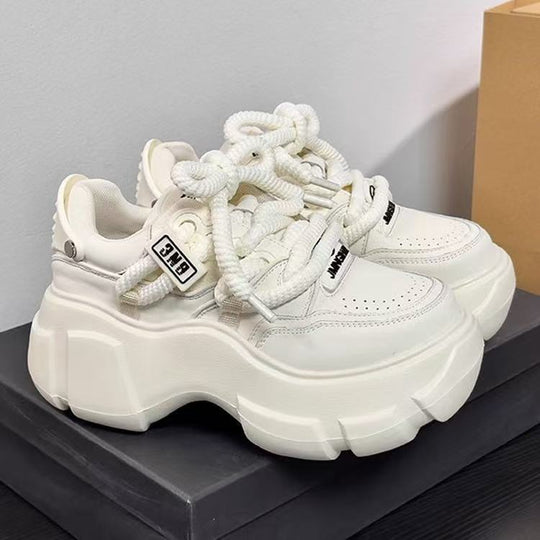 Damen Plateausneaker mit innovativem Sohlenprofil und stylischem Design EB