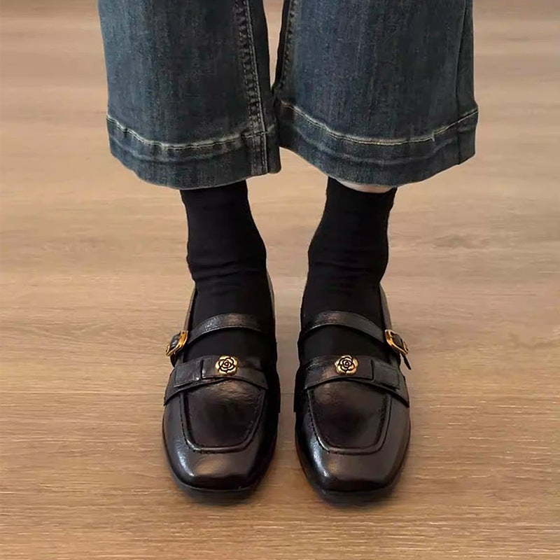 Damen Mokassins mit elegantem Riemen und luxuriösem Metall-Detail EB