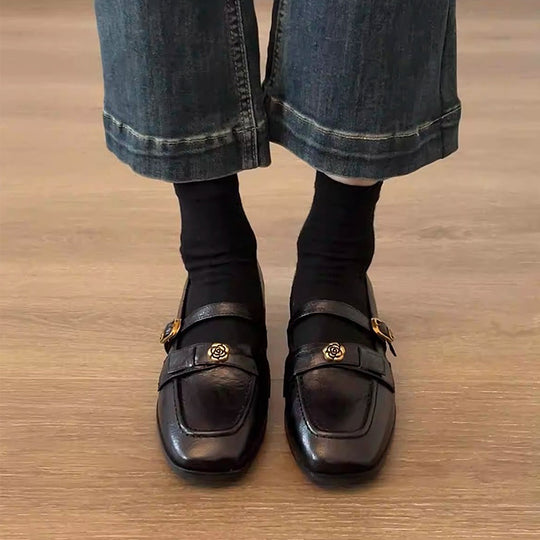 Damen Mokassins mit elegantem Riemen und luxuriösem Metall-Detail EB