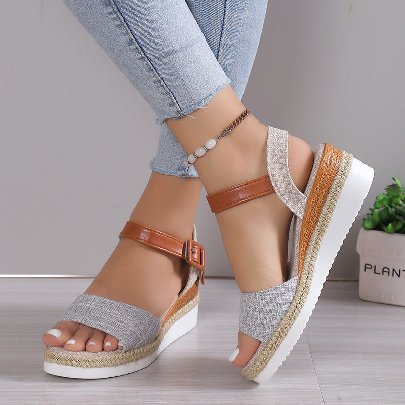 Damen Wedge-Sandaletten mit transparenten Riemen und natürlichem Bast-Detail EB