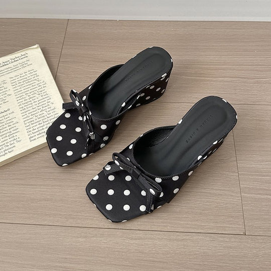 Damen elegante Mules mit gepunktetem Design und zartem Schleifenakzent EB