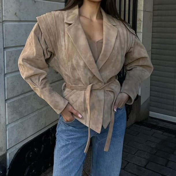 Damen Modische Wildlederjacke mit drapiertem Design und Taillengürtel EB