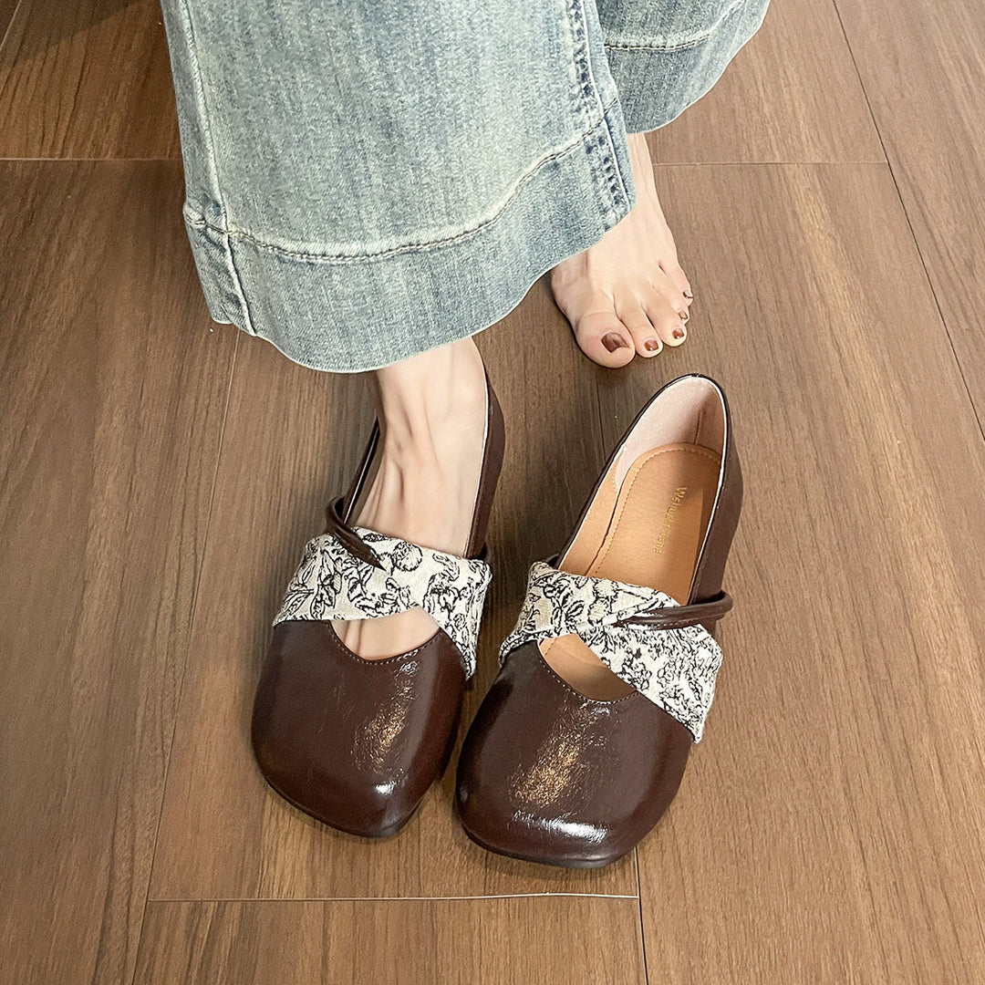 Damen Ballerinas mit elegantem Kreuzriemen und schickem textilem Akzent EB