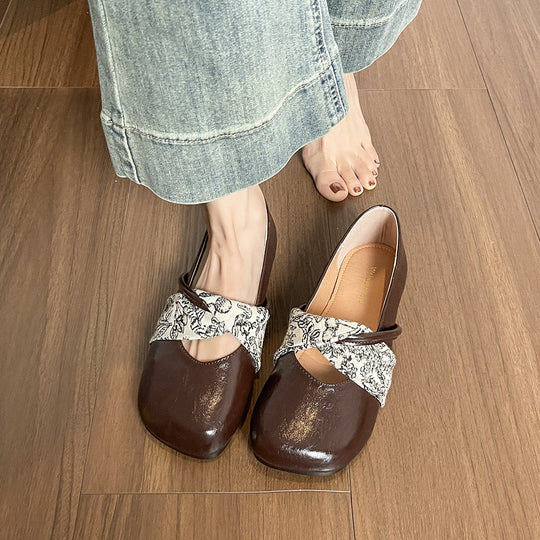 Damen Ballerinas mit elegantem Kreuzriemen und schickem textilem Akzent EB