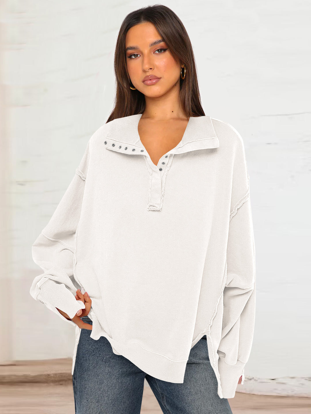 Damen Oversized Sweatshirt mit modischem Kragen und distressed Details EB