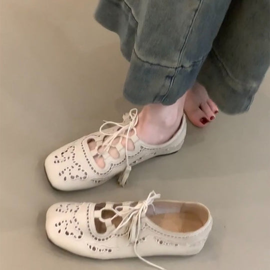 Damen Schnürschuhe mit filigranen Aussparungen EB