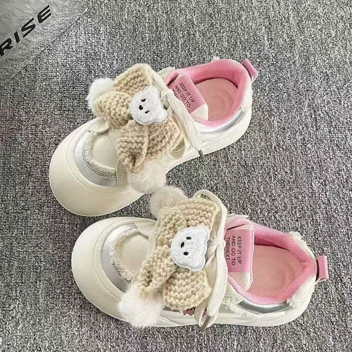 Damen Mode Sneaker mit verspieltem Design und kuscheligem Detail EB