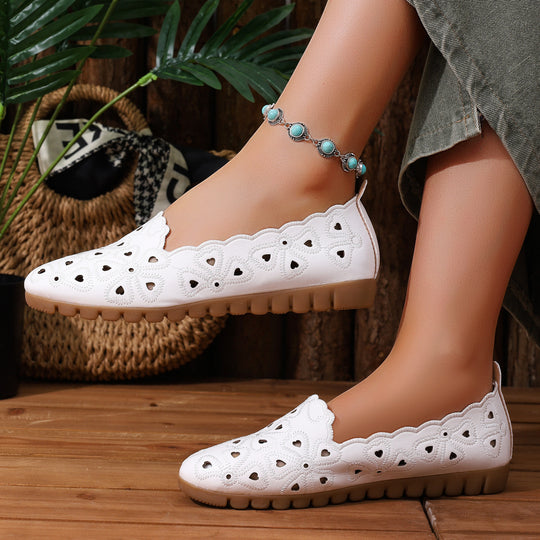 Damen Bequeme Slip-On Ballerinas mit floralem Cut-Out-Design EB