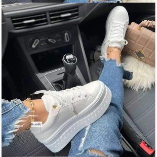 Damen Plateau-Sneaker mit glänzender Oberfläche und gepolsterter Sohle EB