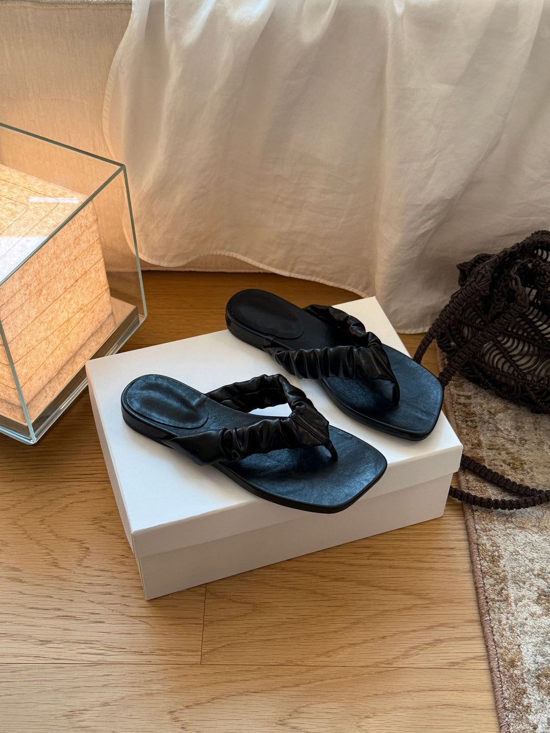 Damen Elegante Flip-Flops mit rüschendetails aus hochwertigem Leder EB