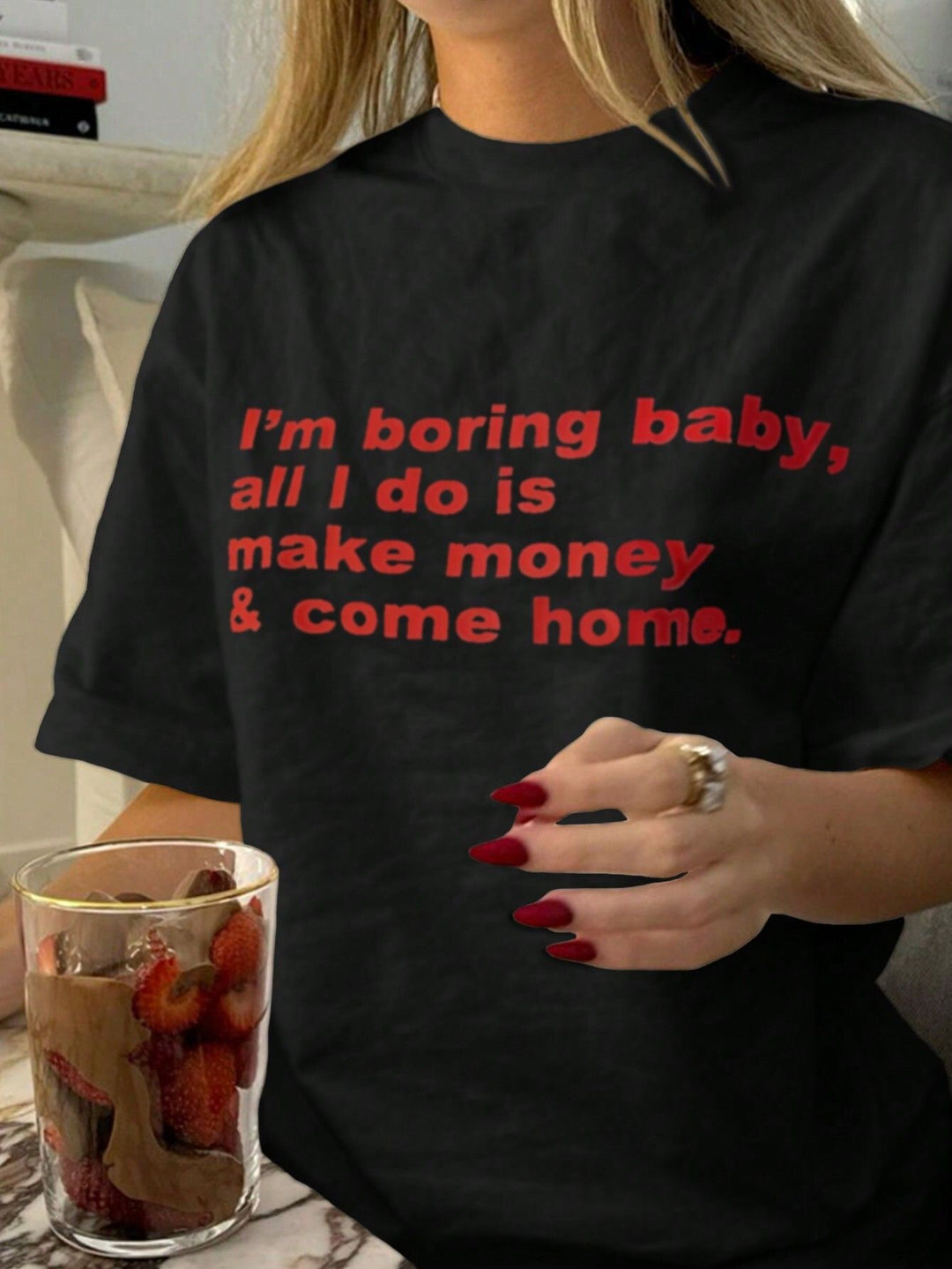 Damen T-Shirt mit kreativem Grafikdruck und luxuriösen Paillettenakzenten EB