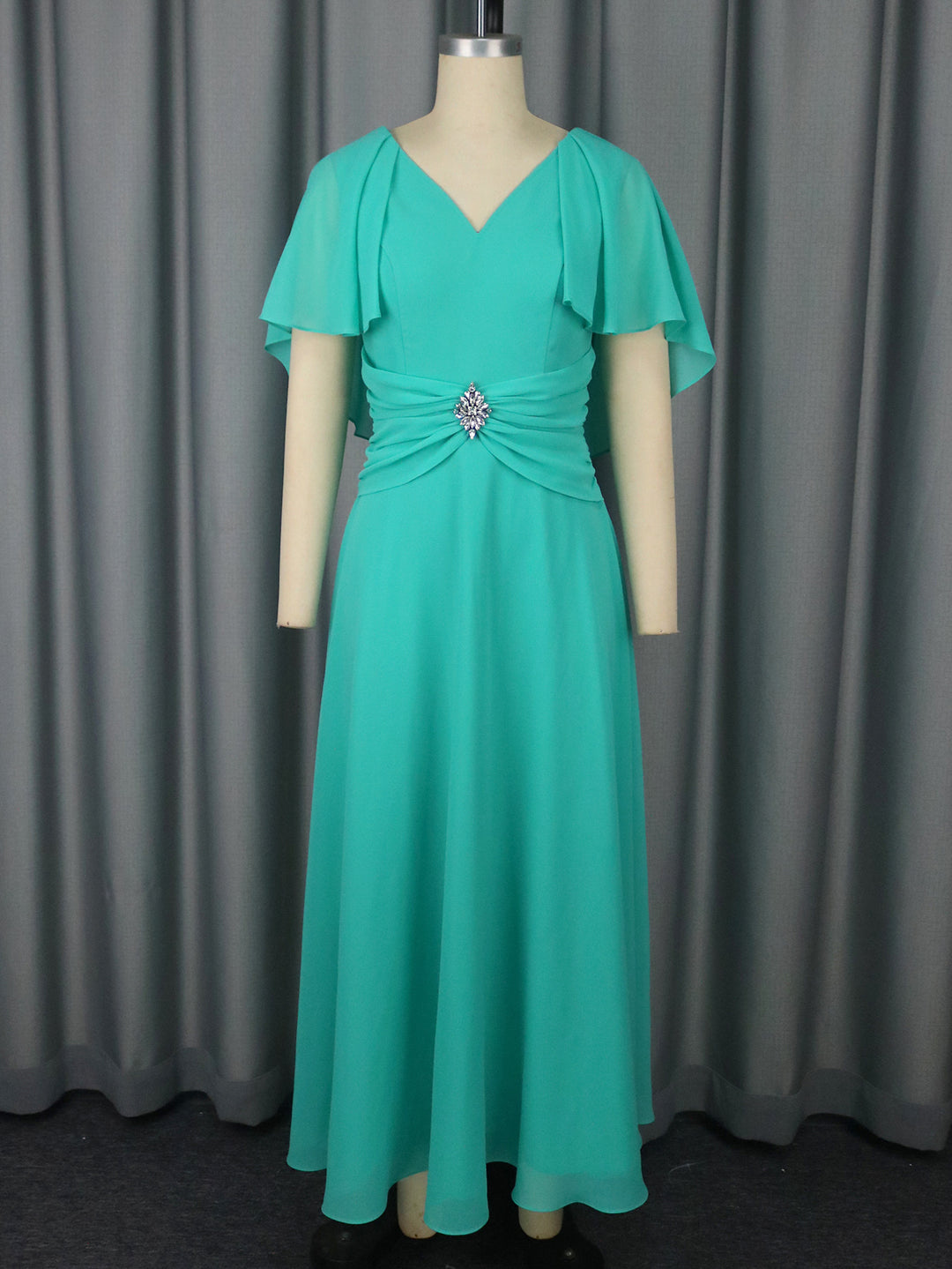 Damen elegantes Maxi-Kleid mit schickem Faltendesign und glamouröser Brosche EB