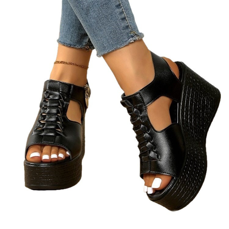 Damen Wedge-Sandaletten mit raffiniertem Gurt-Design EB