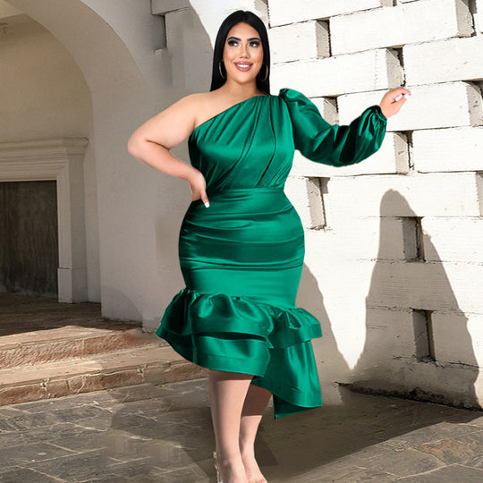 Damen Wickelkleid mit asymmetrischem Saum und aufwendigem Rüschendesign EB