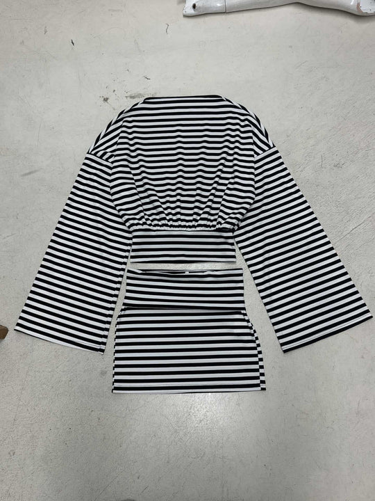 Damen nan gestreiftes Cut-Out-Longsleeve mit weitem Arm und taillierter Schichtung EB