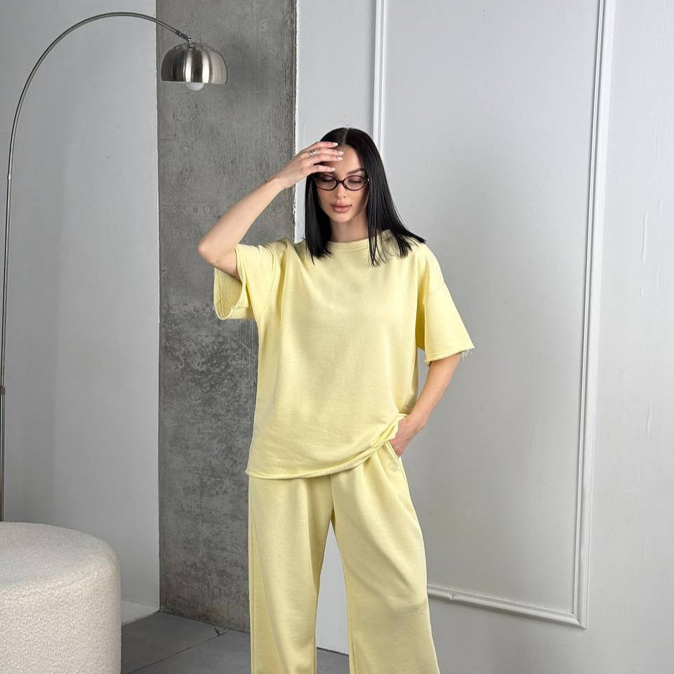 Damen weit geschnittenes Lounge Set mit weicher Sweatpants und boxy T Shirt EB