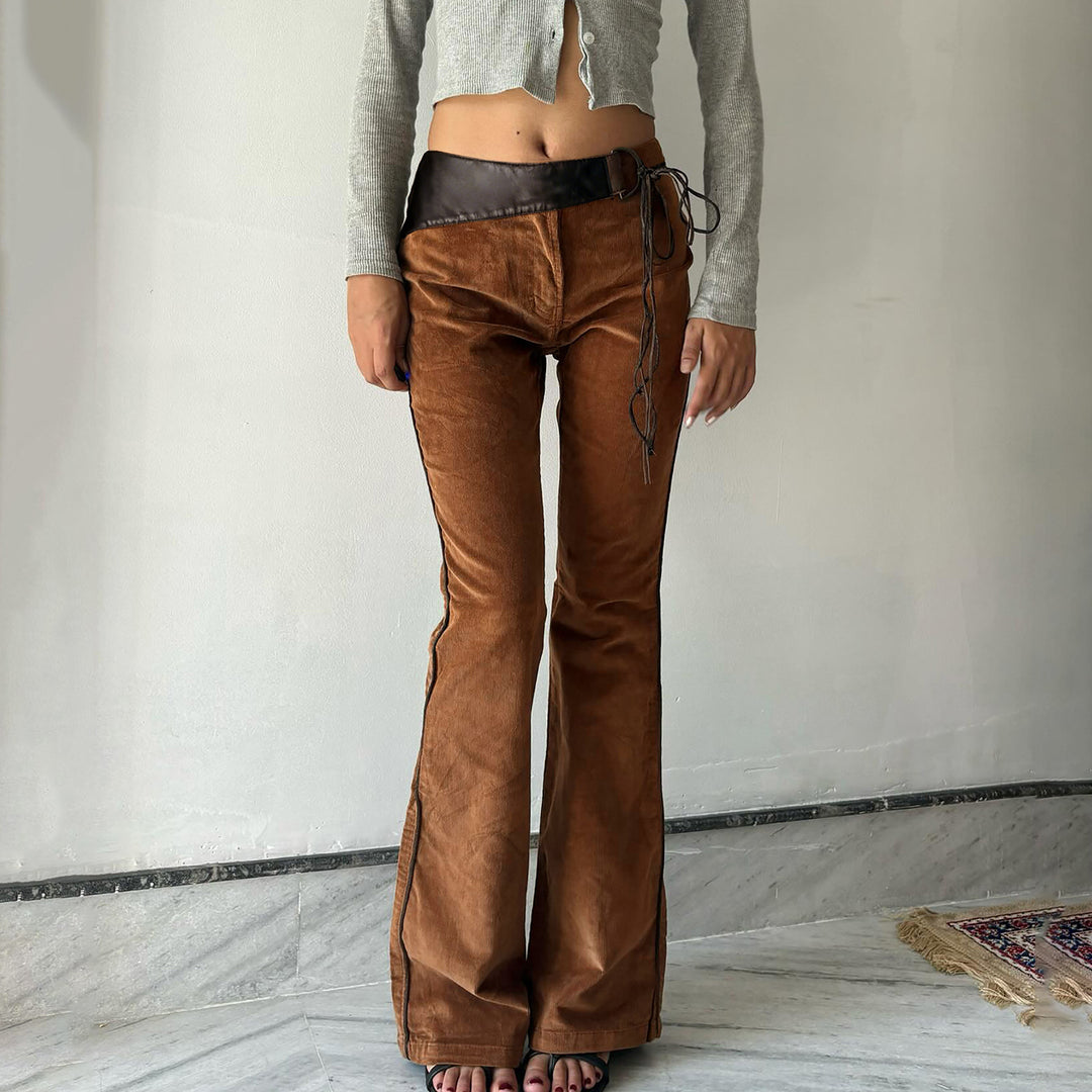 Damen nan ausgestellte Cordhose mit hohem Bund, Lederbesatz und Bindeband EB